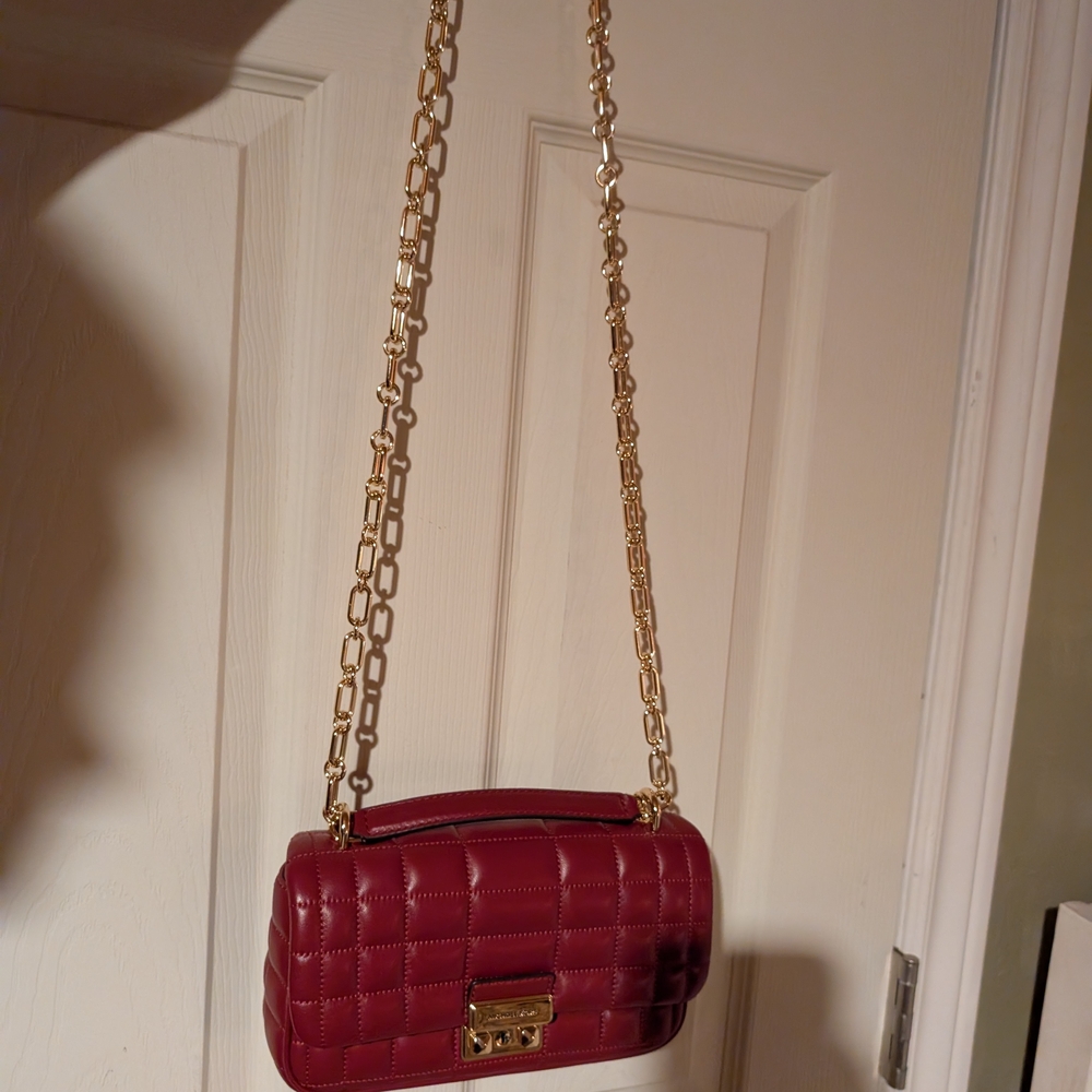 Michael Kors Tribeca quilted leather In red. Crossbody/Shoulder Bag - Picture 4 of 7